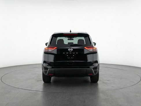 Used 2025 Nissan Rogue SV image 7