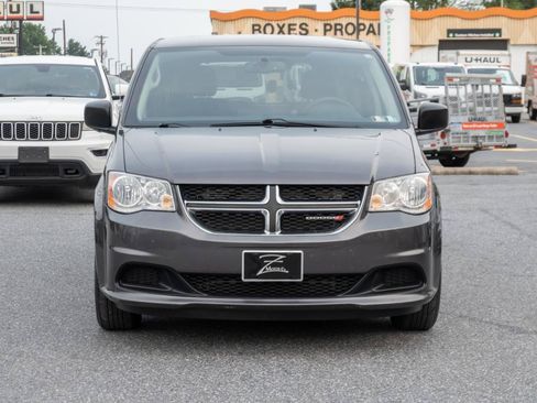 Used 2018 Dodge Grand Caravan SE w/ UConnect Hands-Free Group FWD image 3