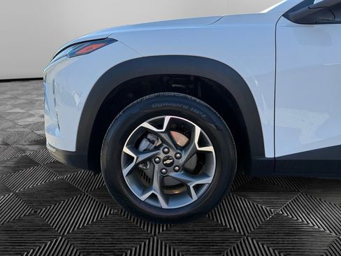 Used 2025 Chevrolet Trax LT FWD image 14