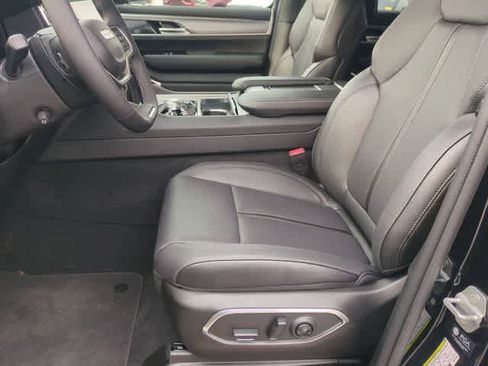 New 2026 Jeep Grand Wagoneer L Limited image 17