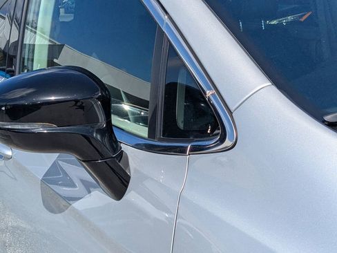 Used 2024 Chrysler Pacifica Touring-L FWD image 9