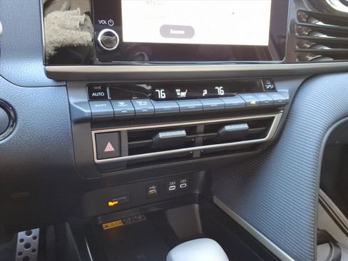 Used 2025 Toyota Camry SE image 24