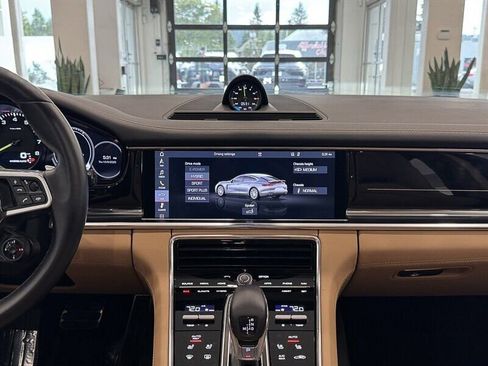 Used 2020 Porsche Panamera 4 image 34