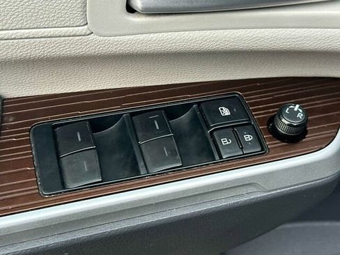 Used 2022 Toyota Sienna XLE image 13