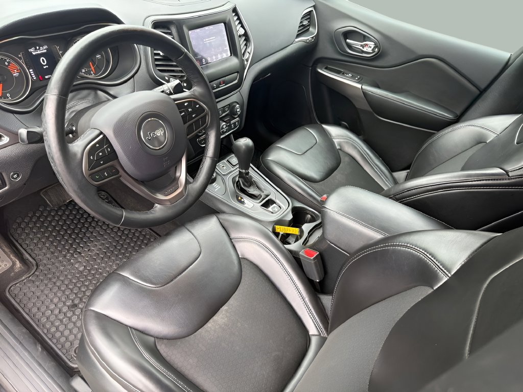 Used 2019 Jeep Cherokee Latitude Plus w/ Comfort/Convenience Group AWD/4WD image 10