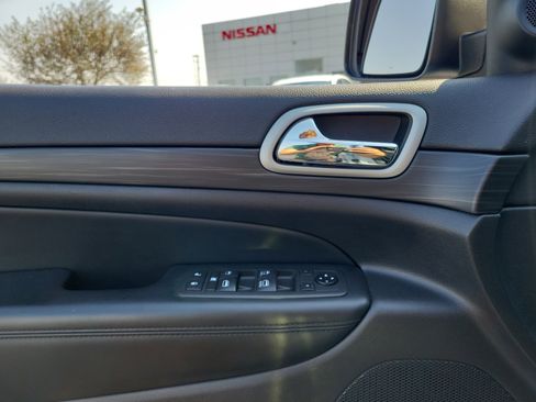 Used 2021 Jeep Grand Cherokee Laredo X image 17