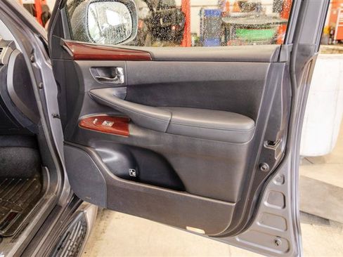 Used 2015 Lexus LX 570 4WD w/ Luxury Package image 27