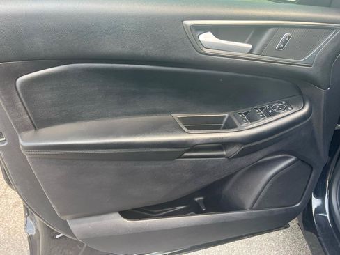 Used 2020 Ford Edge SE FWD image 11