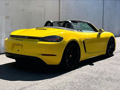 Certified 2024 Porsche 718 Boxster RWD image 17