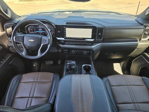 Used 2024 Chevrolet Silverado 1500 High Country w/ Technology Package AWD/4WD image 9