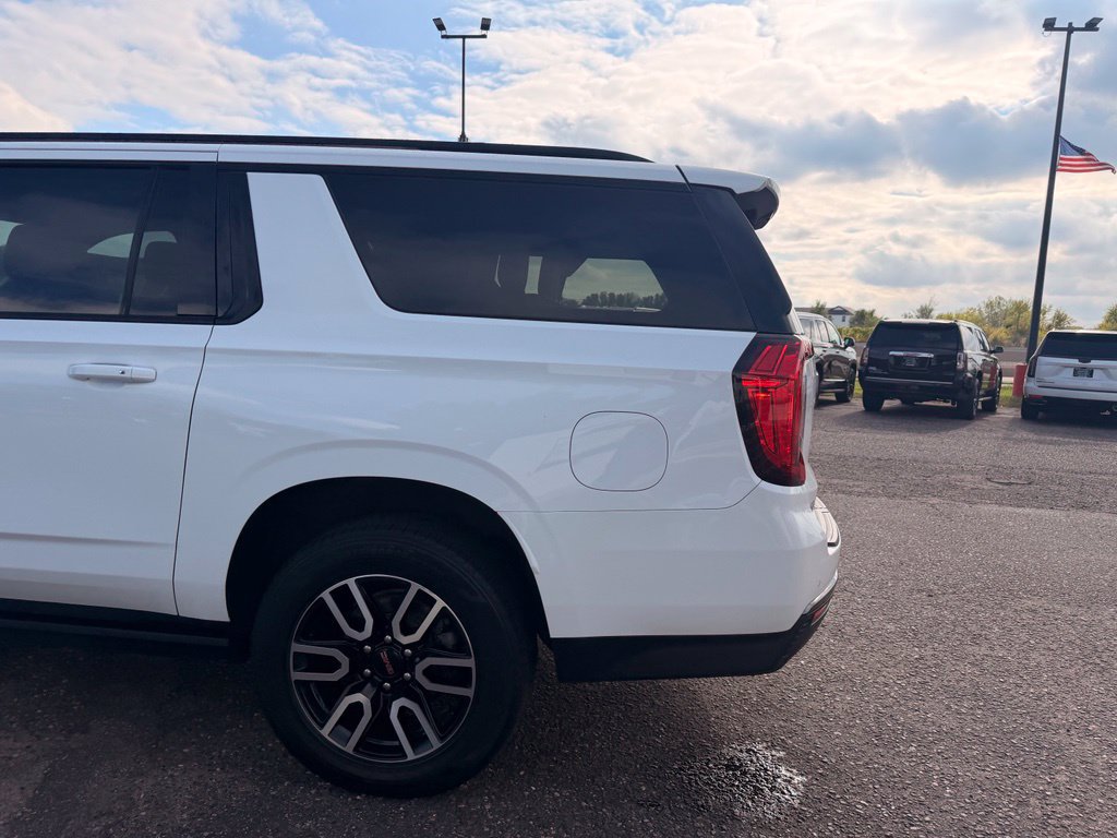 Used 2021 GMC Yukon XL AT4 w/ AT4 Premium Plus Package AWD/4WD image 8