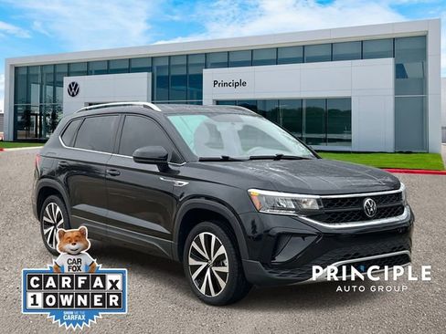 Certified 2022 Volkswagen Taos SE image 3