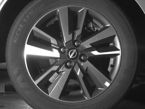 Used 2025 Nissan Versa SV FWD image 12