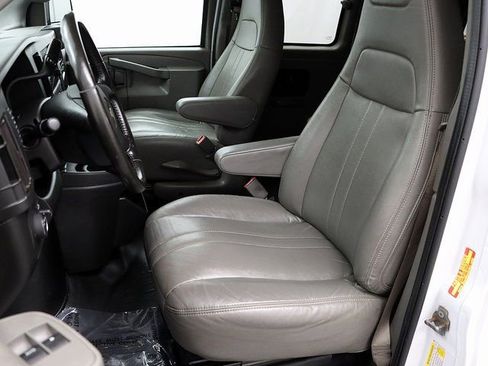 Used 2020 Chevrolet Express 3500 LS RWD image 11