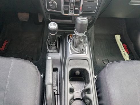 Used 2019 Jeep Wrangler Unlimited Sport S AWD/4WD image 22