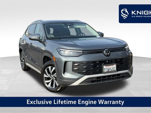 Used 2025 Volkswagen Tiguan S image 1