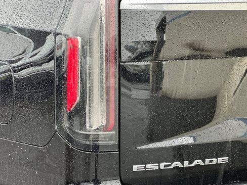 Certified 2023 Cadillac Escalade ESV Premium Luxury w/ Performance Package image 40