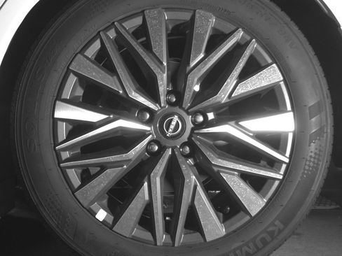 Used 2025 Nissan Altima 2.5 SV FWD image 14