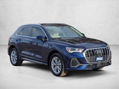 Used 2023 Audi Q3 2.0T Premium w/ Convenience Package image 3