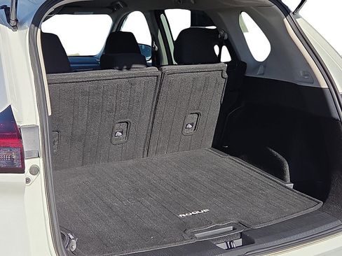 Used 2024 Nissan Rogue S image 9