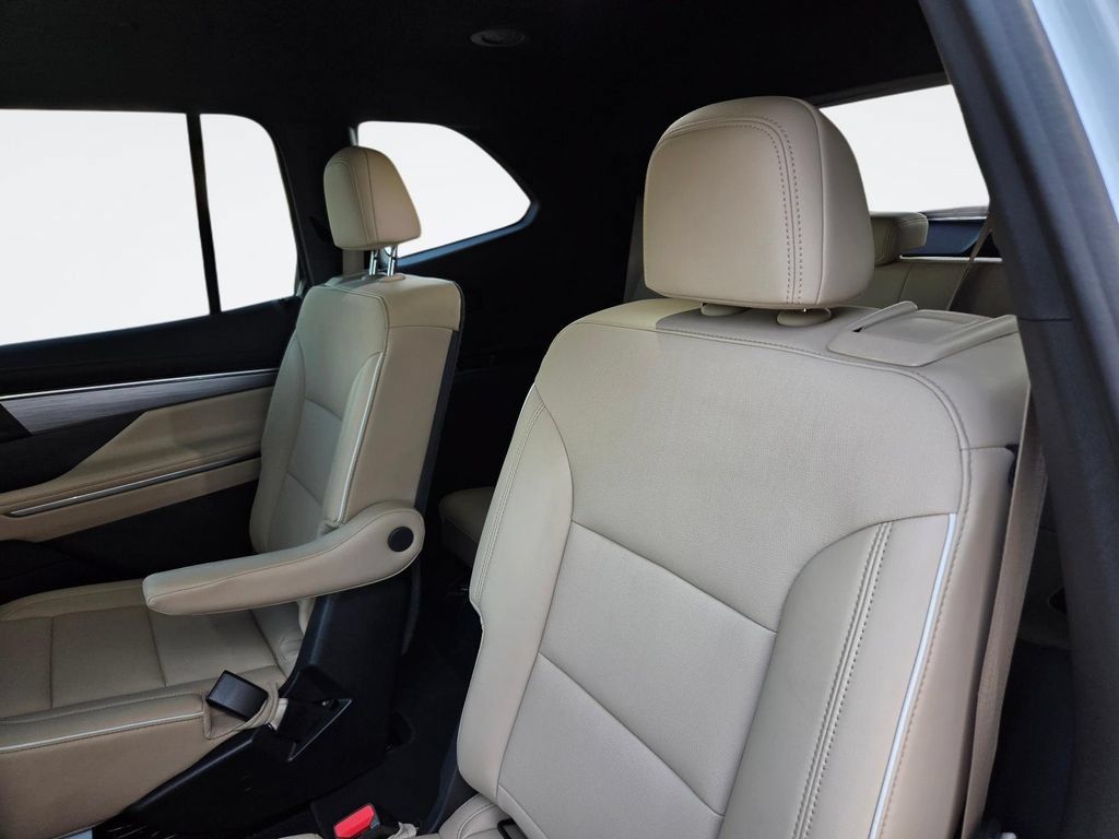 Used 2026 Buick Enclave Preferred FWD image 31