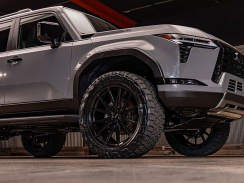 Used 2025 Lexus GX 550 image 12