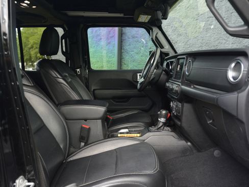 Used 2020 Jeep Wrangler Unlimited Sahara AWD/4WD image 23