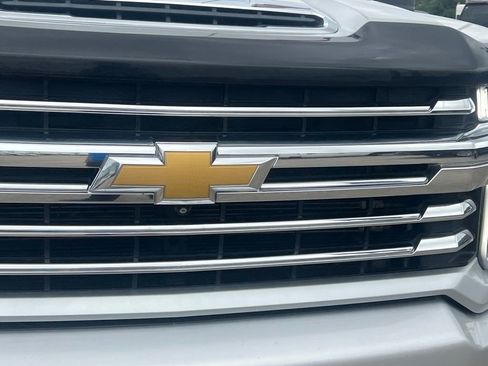 Used 2022 Chevrolet Silverado 3500 High Country w/ Technology Package AWD/4WD image 4