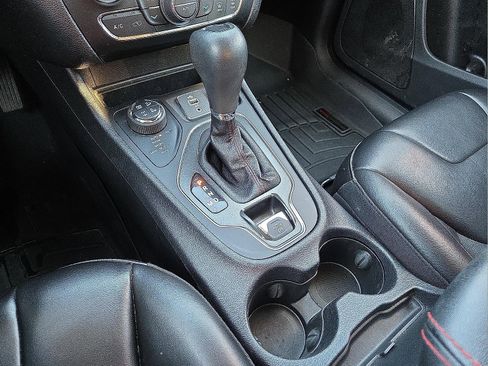 Used 2020 Jeep Cherokee Trailhawk w/ Cold Weather Group image 25