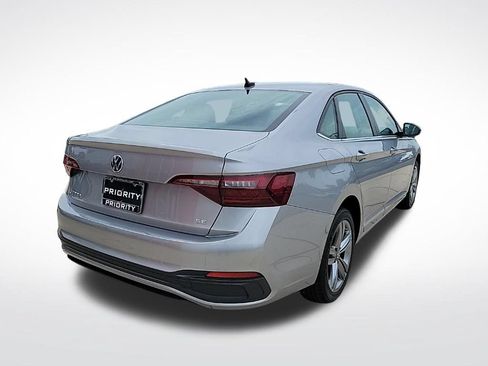 Used 2024 Volkswagen Jetta SE FWD image 4