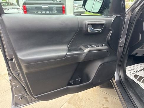 Used 2023 Toyota Tacoma TRD Sport w/ Technology Package AWD/4WD image 27