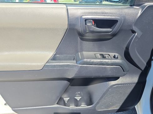 Used 2019 Toyota Tacoma SR AWD/4WD image 19