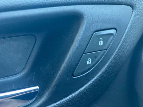 Used 2021 Chevrolet Equinox LT AWD/4WD image 12