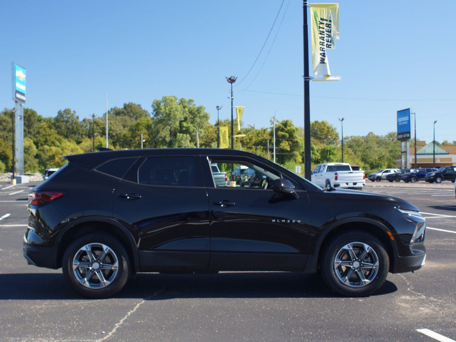Used 2025 Chevrolet Blazer LT FWD image 19