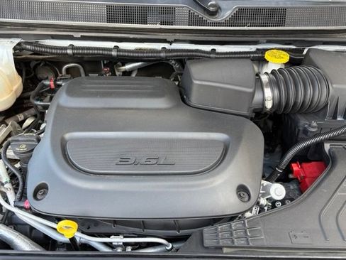 Used 2024 Chrysler Pacifica Limited FWD image 43