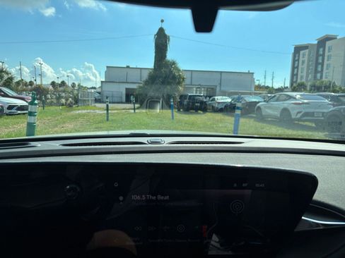 Used 2025 Buick Envista Sport Touring image 18