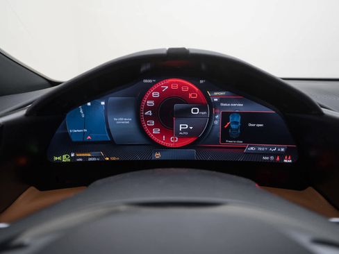 Used 2024 Ferrari Roma Spider image 22