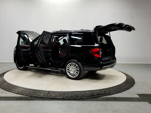 Used 2024 Ford Expedition Limited image 13