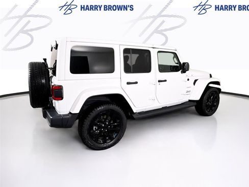 Used 2022 Jeep Wrangler Unlimited Sahara w/ Cold Weather Group image 31