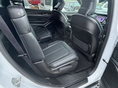 Used 2025 Jeep Grand Cherokee L Overland w/ Luxury Tech Group IV image 22