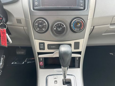 Used 2013 Toyota Corolla LE FWD image 20