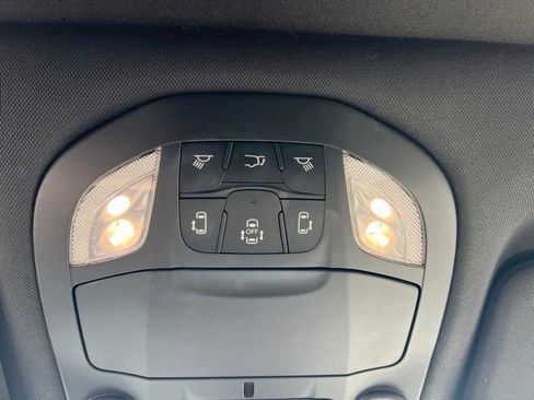 Used 2025 Chrysler Pacifica Select w/ Uconnect Theater Family Group AWD/4WD image 25