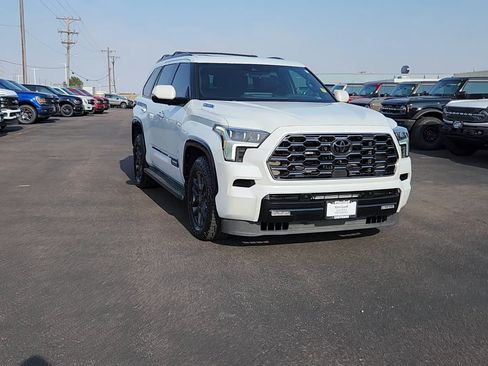 Used 2025 Toyota Sequoia Platinum AWD/4WD image 4
