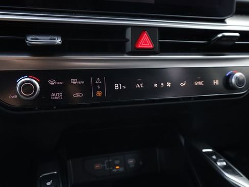 Certified 2024 Kia Sorento S image 21