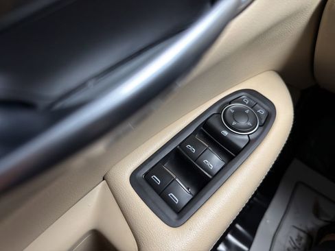 Used 2018 Cadillac XT5 KBB VALUE 15K WOW w/ LPO, Wheel Lock Package image 17