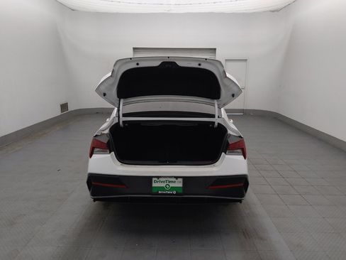 Used 2025 Hyundai Elantra SEL image 29
