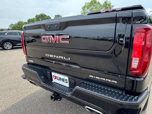 Used 2024 GMC Sierra 1500 Denali AWD/4WD image 37