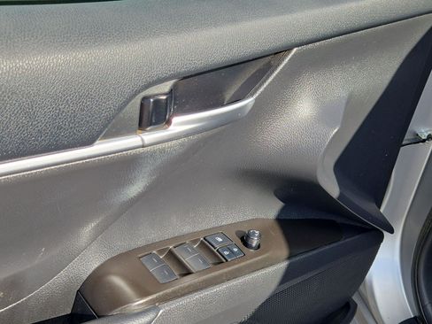 Used 2022 Toyota Camry SE image 12