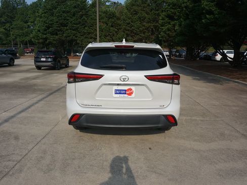 Used 2023 Toyota Highlander XLE FWD image 25