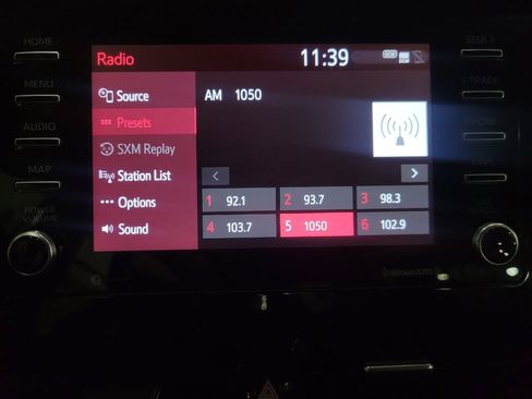 Used 2021 Toyota Camry SE image 25